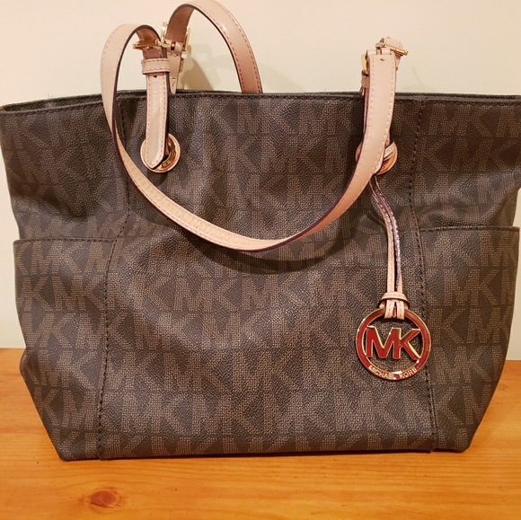 Michael Kors big purse - Picture 2 of 2